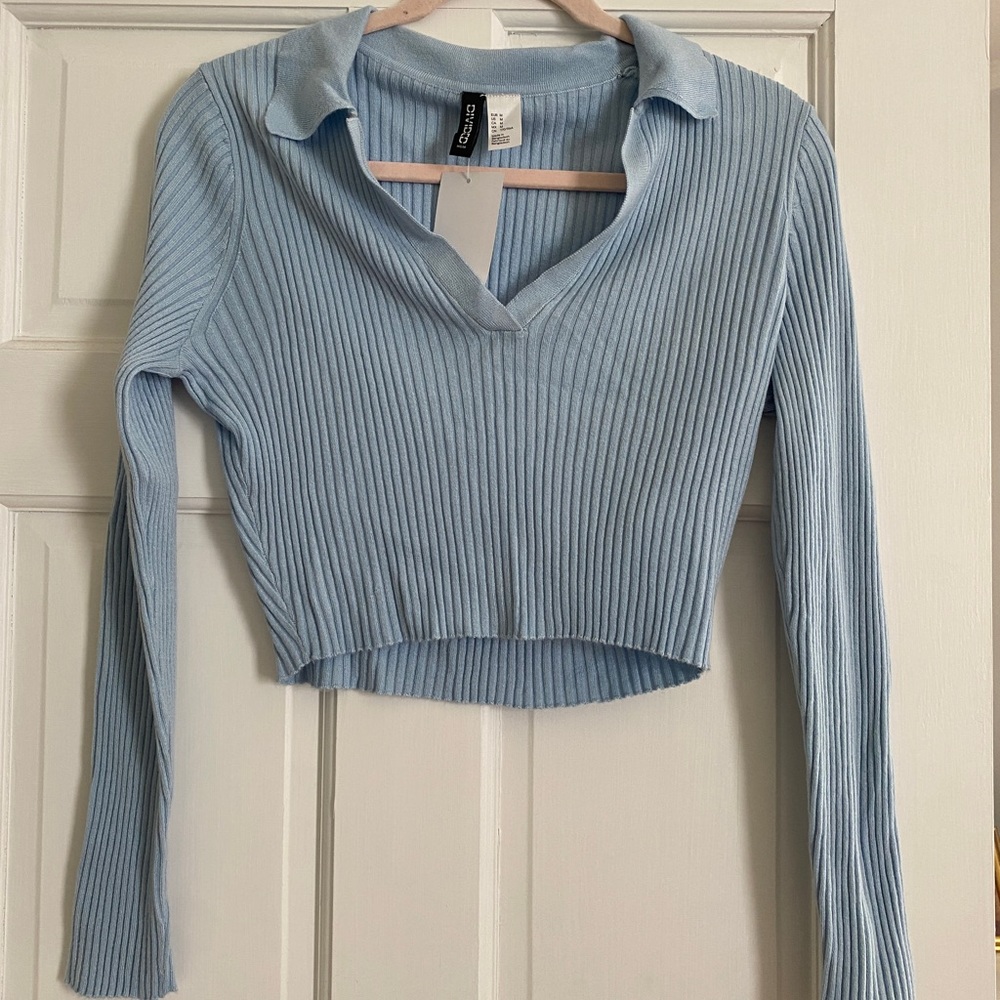 H&M blue ribbed top with collar